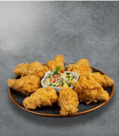 Snackys Crispy chicken drumsticks served on a plate